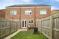 Frobisher Avenue, CASTLEFORD