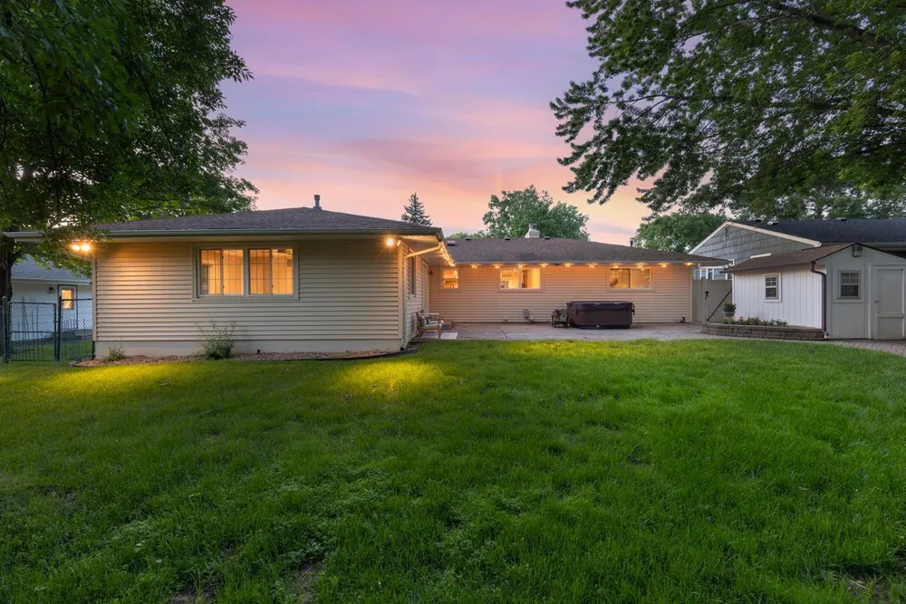 5309 Birchcrest Dr, Edina, MN 55436