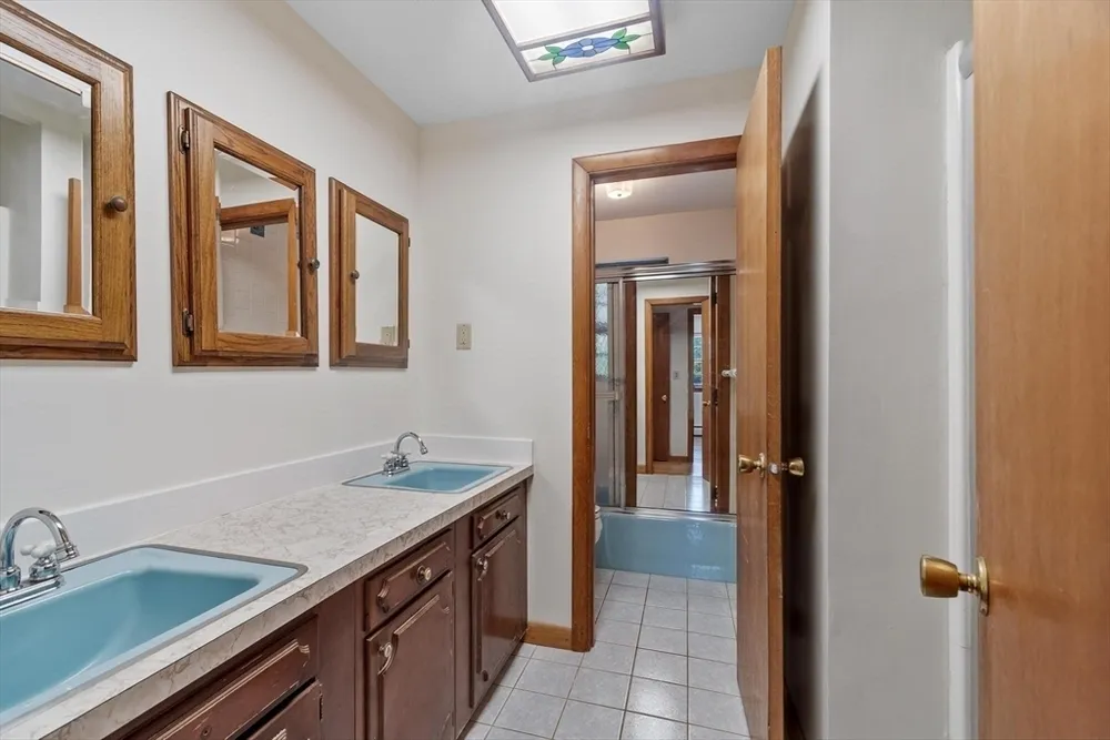 6 Wright Rd, Peabody, MA 01960