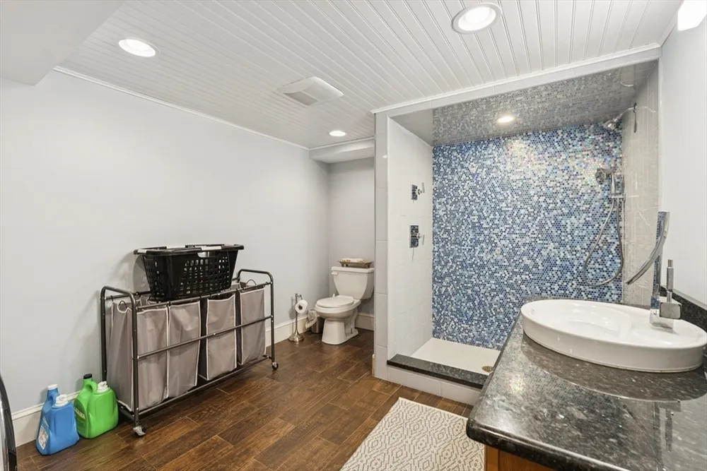 6 Suntaug St, Lynnfield, MA 01940