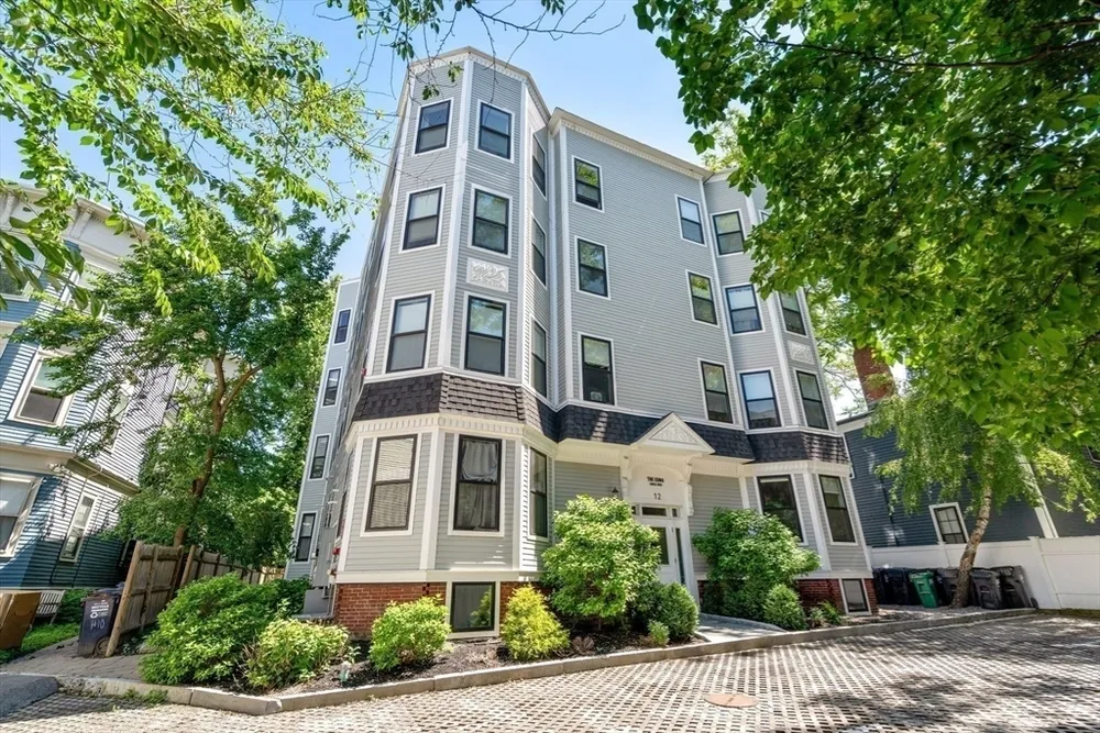 12 Arnold Circle, Cambridge, MA 02139