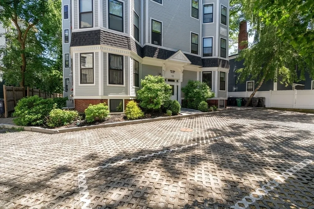 12 Arnold Circle, Cambridge, MA 02139