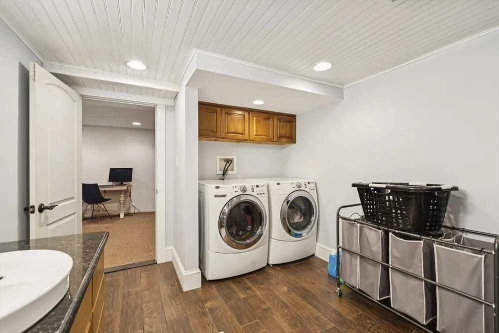 6 Suntaug St, Lynnfield, MA 01940