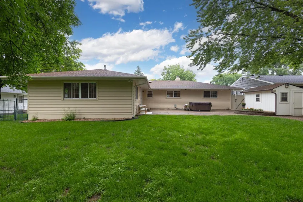 5309 Birchcrest Dr, Edina, MN 55436