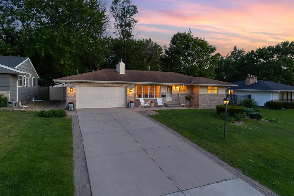 5309 Birchcrest Dr, Edina, MN 55436