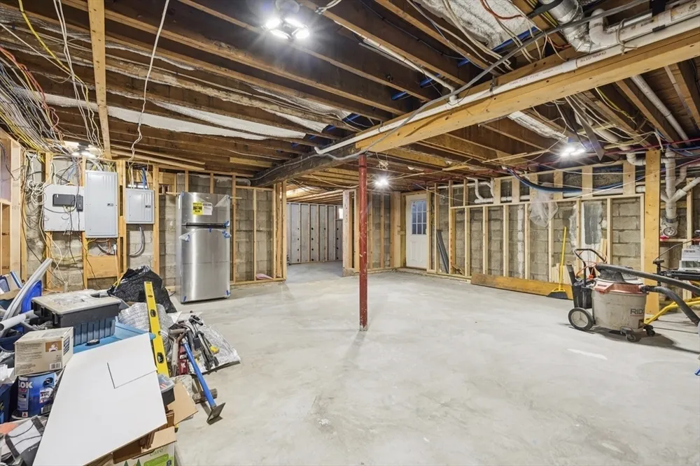 6 Suntaug St, Lynnfield, MA 01940