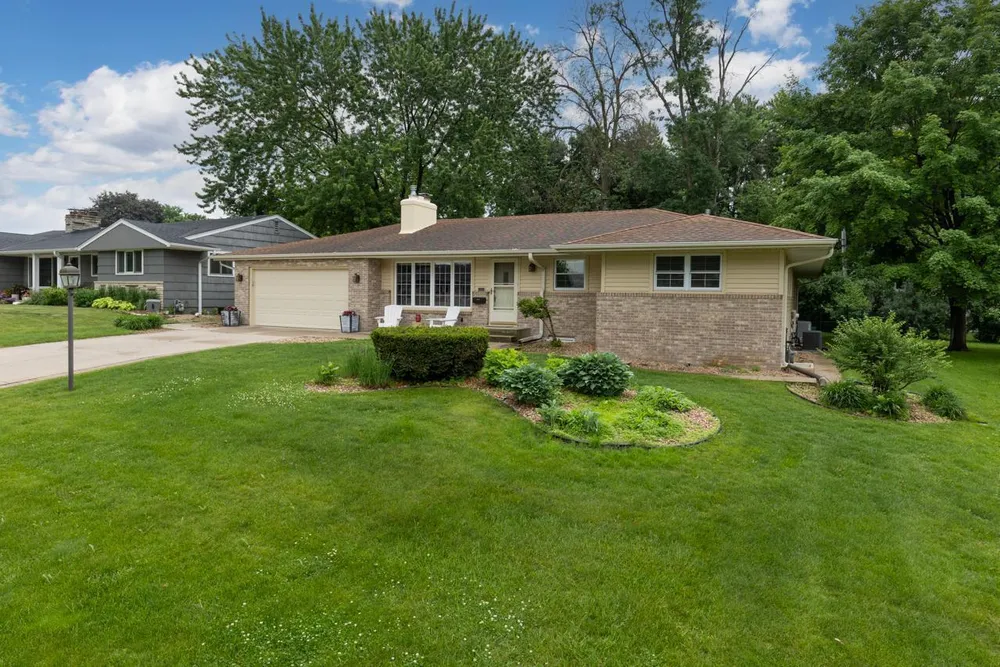 5309 Birchcrest Dr, Edina, MN 55436
