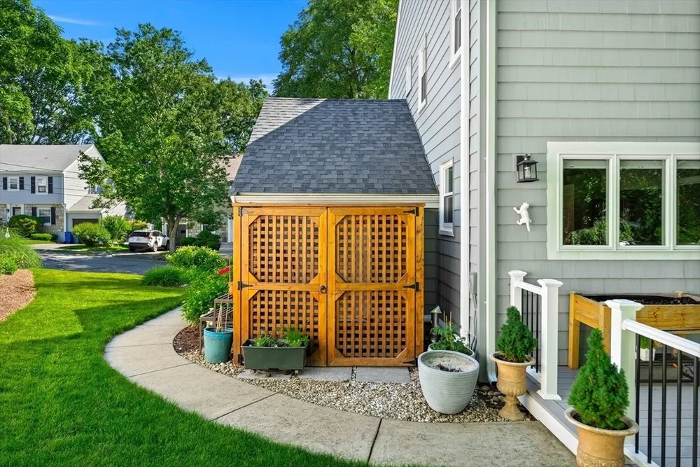 17 Landon Rd, Milton, MA 02186