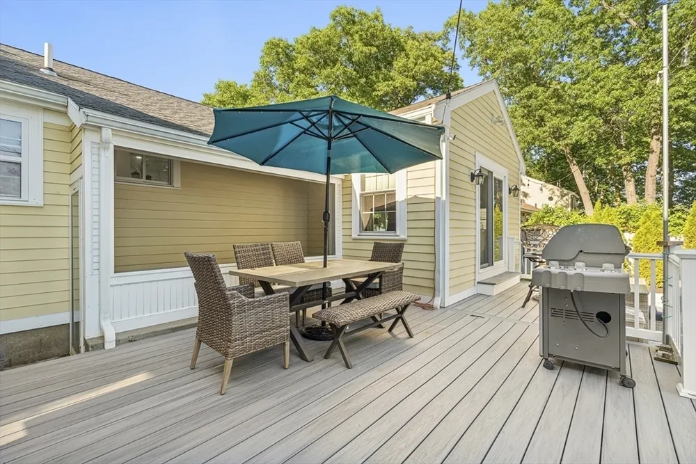 6 Suntaug St, Lynnfield, MA 01940