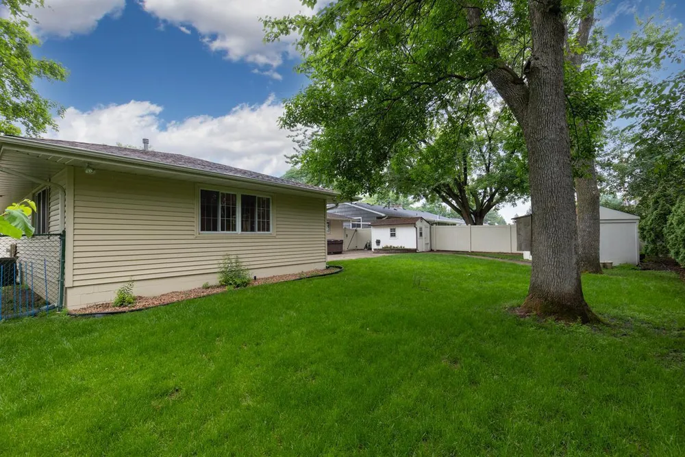 5309 Birchcrest Dr, Edina, MN 55436