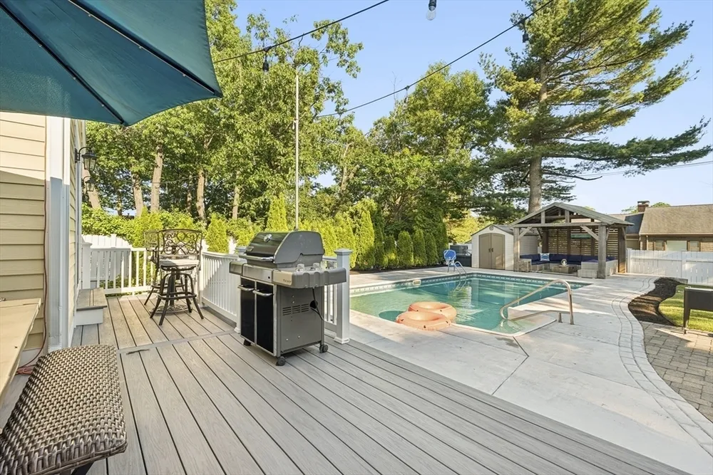 6 Suntaug St, Lynnfield, MA 01940
