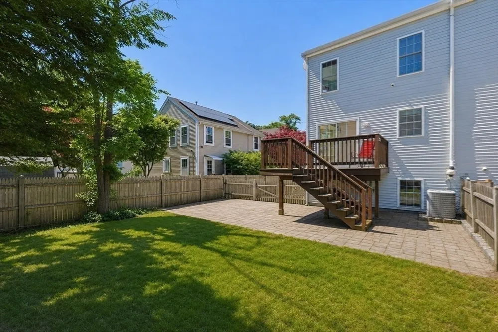 26 Oakwood St, Boston, MA 02136