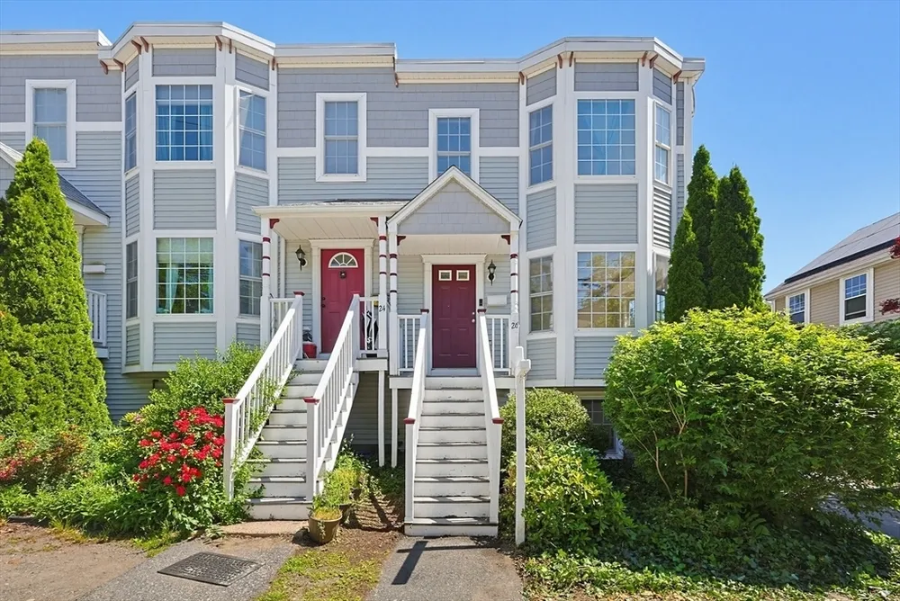 26 Oakwood St, Boston, MA 02136