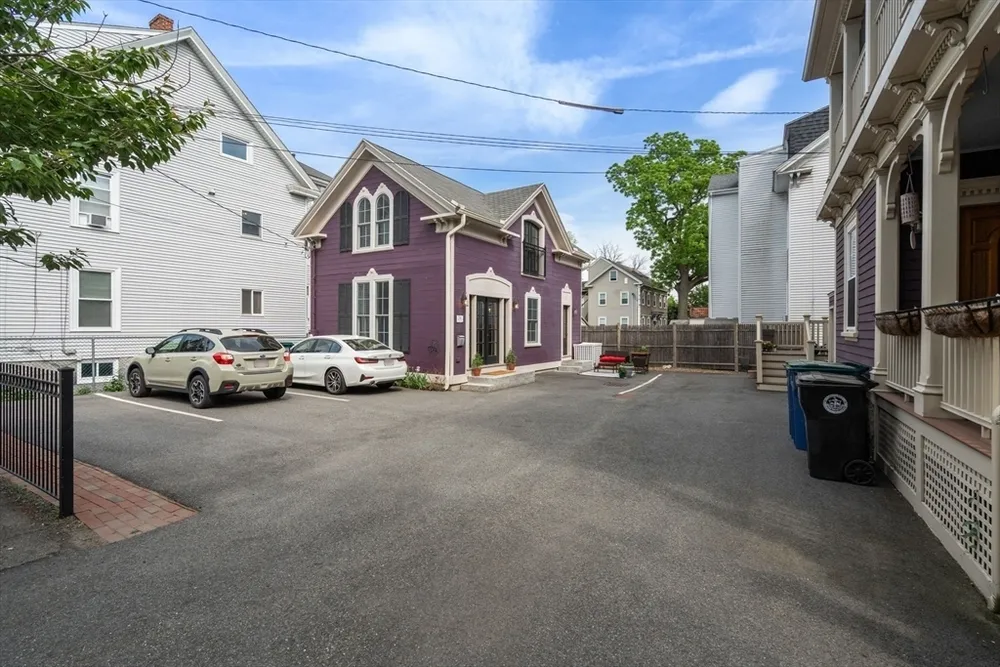 2 Dearborn St, Salem, MA 01970
