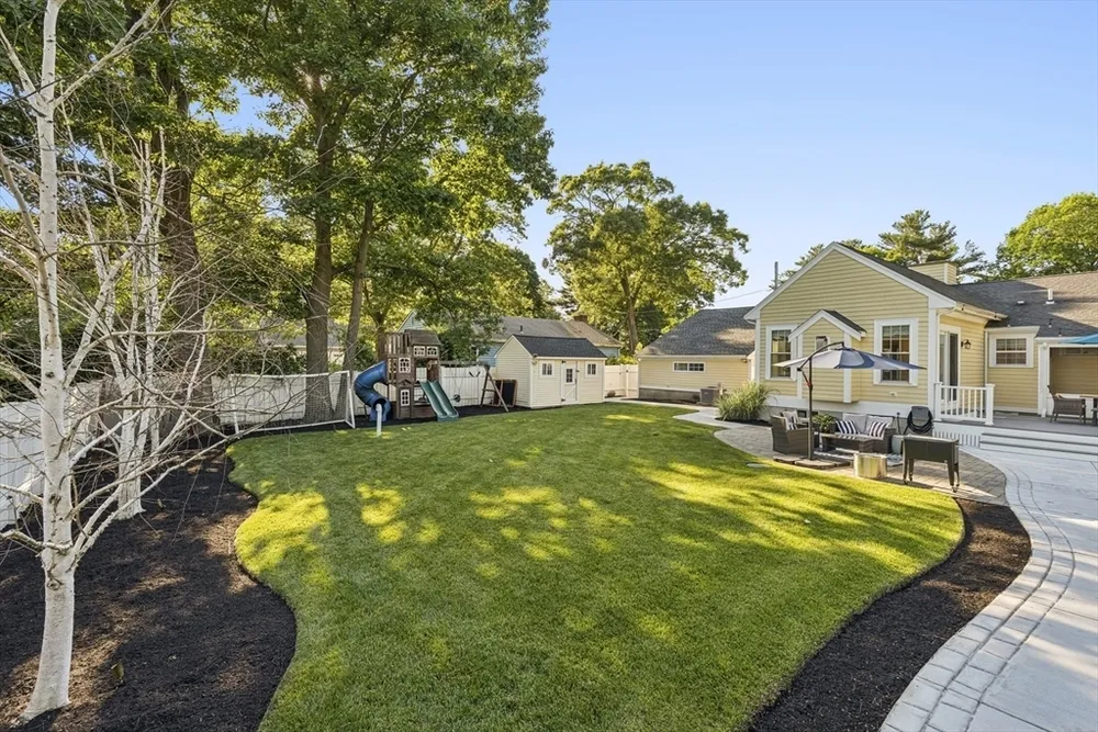 6 Suntaug St, Lynnfield, MA 01940