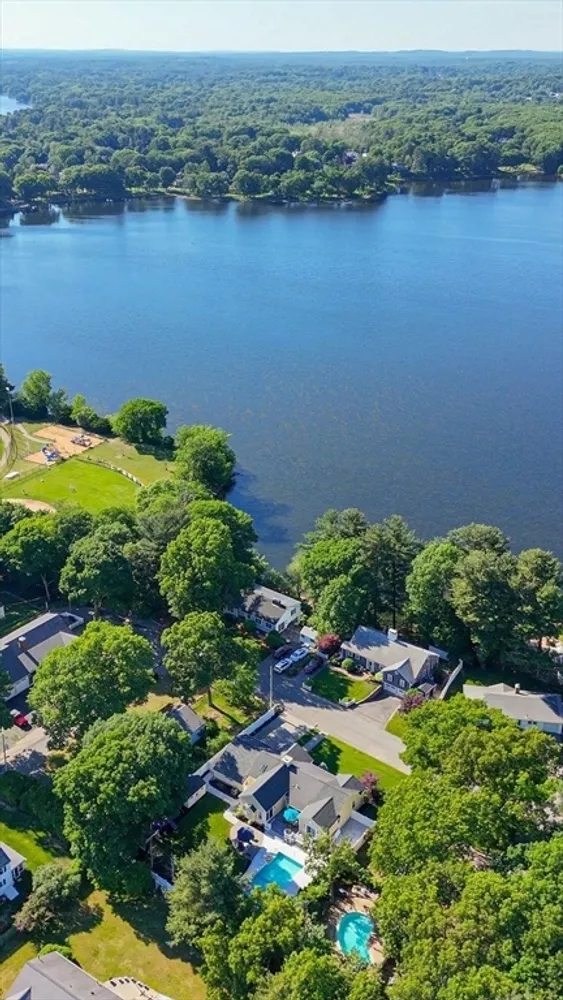 6 Suntaug St, Lynnfield, MA 01940