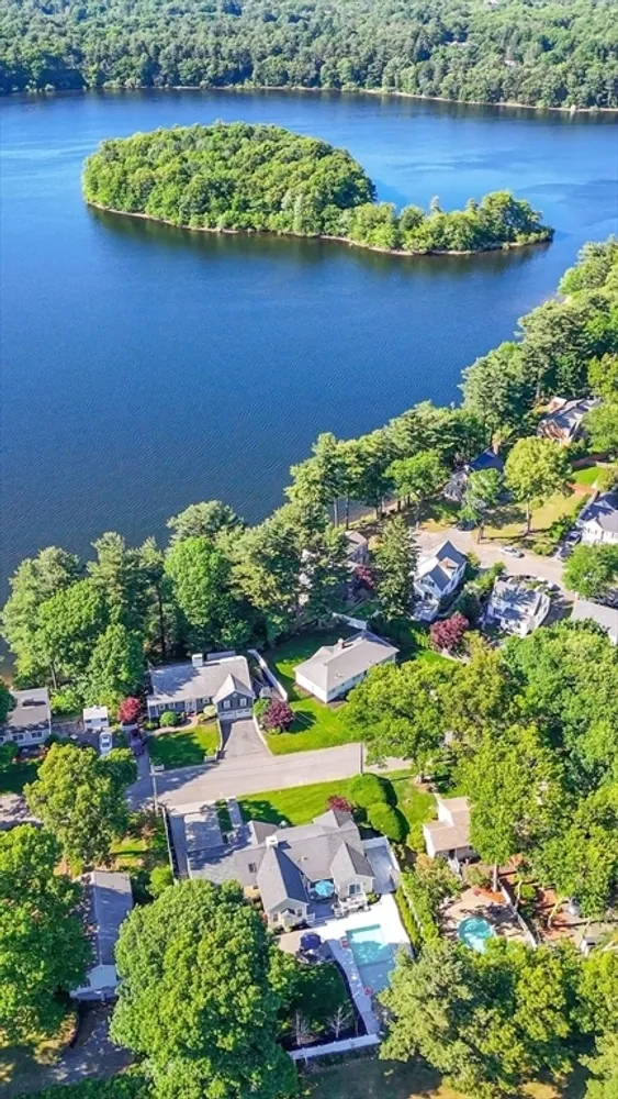 6 Suntaug St, Lynnfield, MA 01940