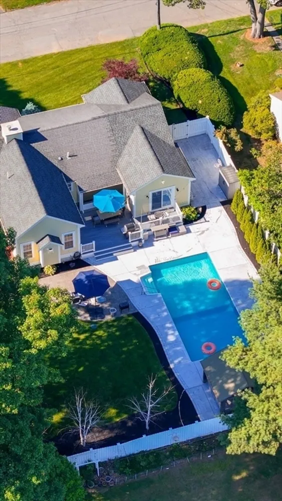6 Suntaug St, Lynnfield, MA 01940