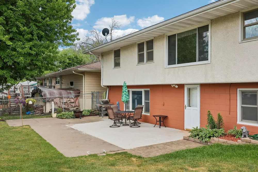 3403 71st St E, Inver Grove Heights, MN 55076