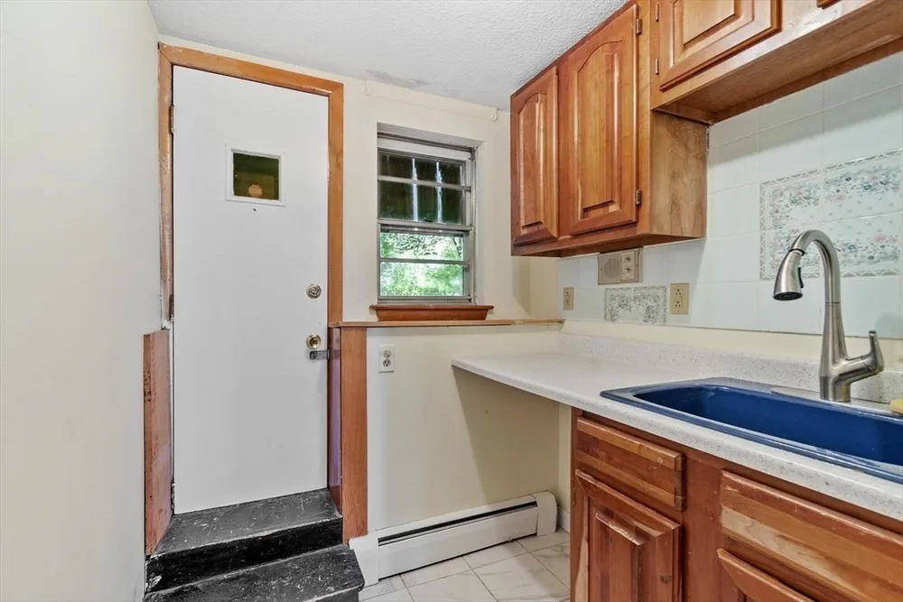 6 Wright Rd, Peabody, MA 01960