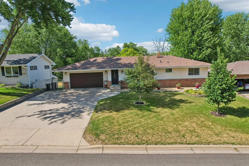 3403 71st St E, Inver Grove Heights, MN 55076
