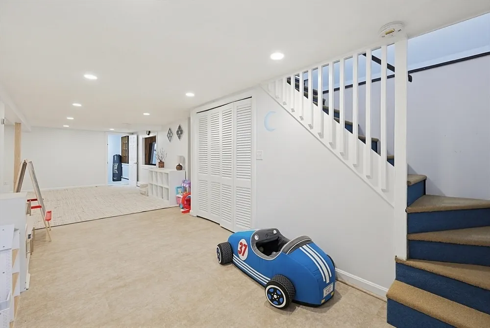 23 Kosciusko St, Peabody, MA 01960