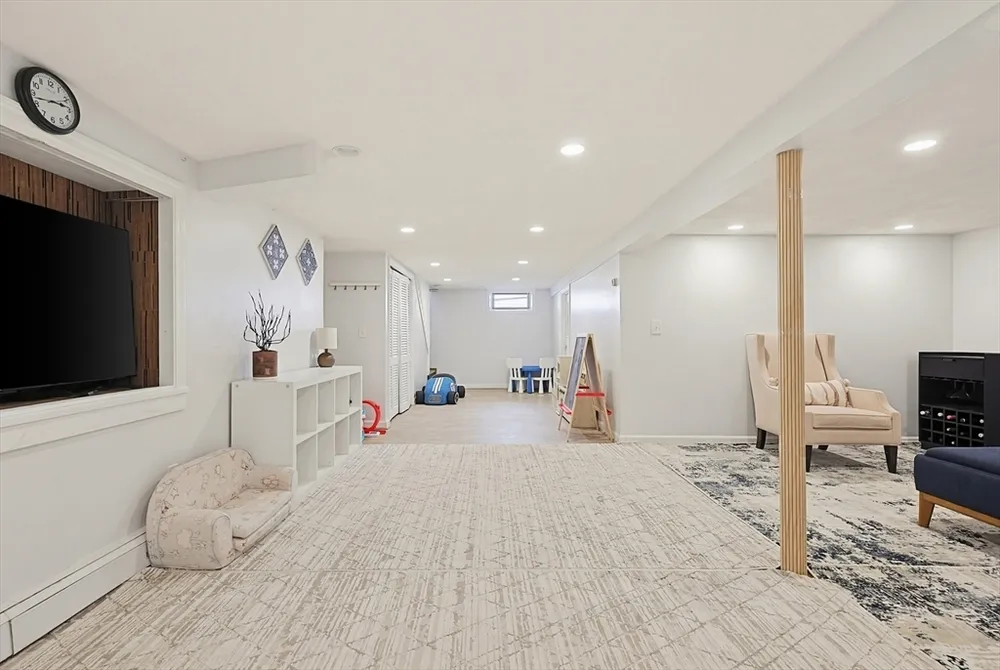 23 Kosciusko St, Peabody, MA 01960