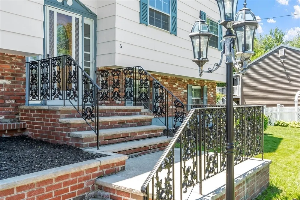 6 Wright Rd, Peabody, MA 01960