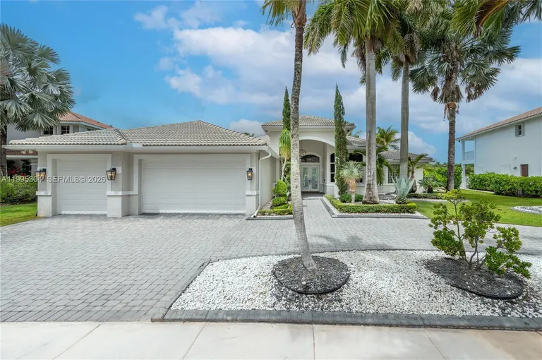 1396 Victoria Isle Dr, Weston, FL 33327