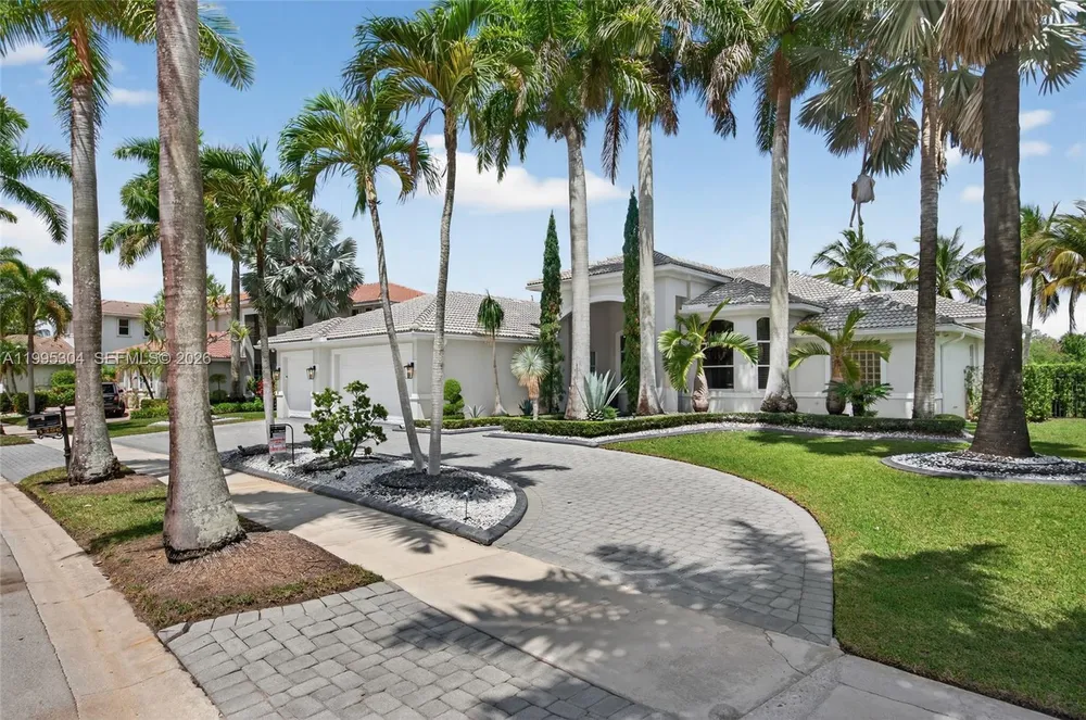 1396 Victoria Isle Dr, Weston, FL 33327