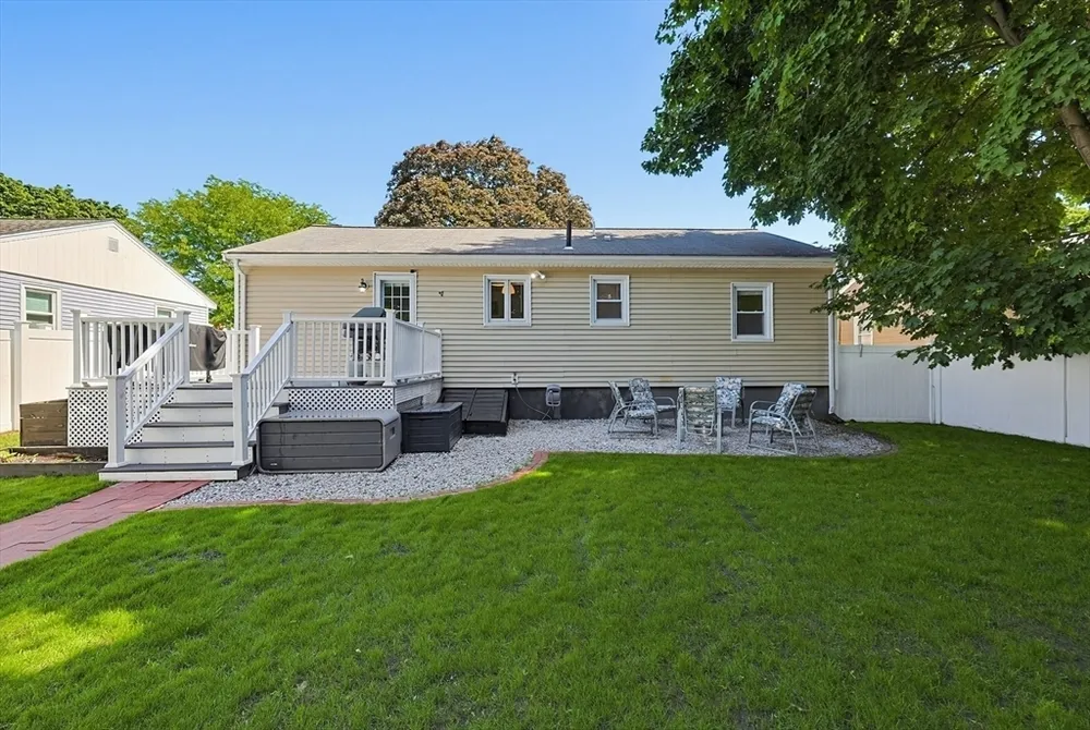 23 Kosciusko St, Peabody, MA 01960