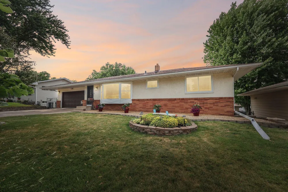 3403 71st St E, Inver Grove Heights, MN 55076