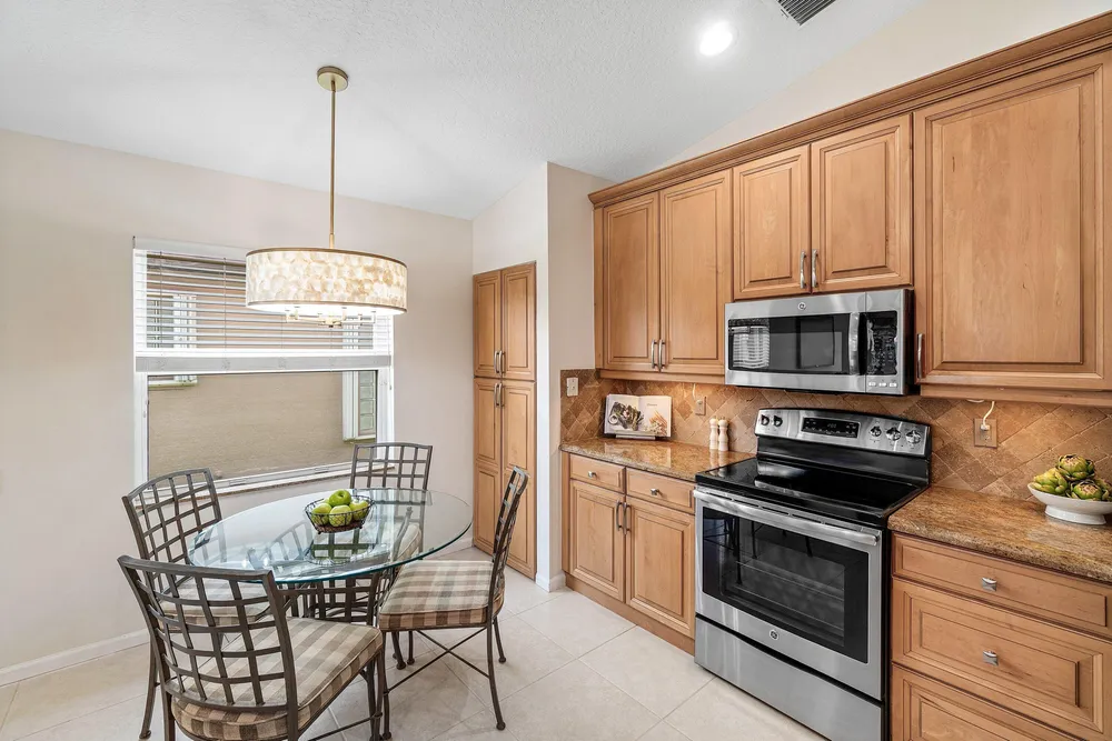 6600 Sherbrook Dr, Boynton Beach, FL 33437