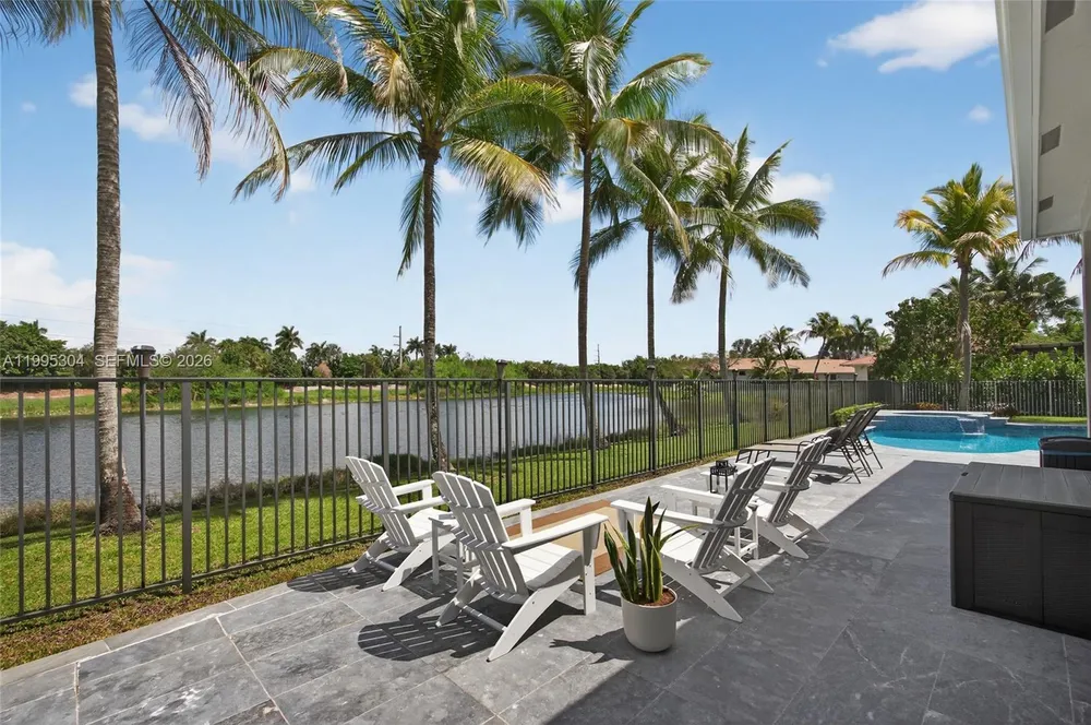 1396 Victoria Isle Dr, Weston, FL 33327