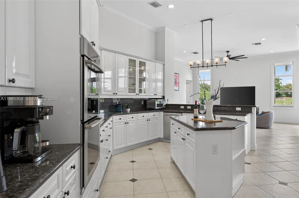 1396 Victoria Isle Dr, Weston, FL 33327