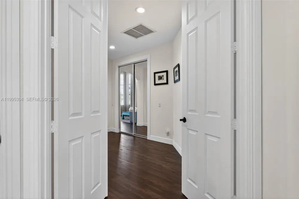 1396 Victoria Isle Dr, Weston, FL 33327