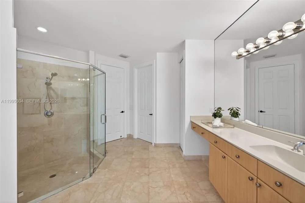 1396 Victoria Isle Dr, Weston, FL 33327