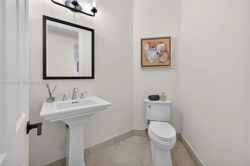 1396 Victoria Isle Dr, Weston, FL 33327