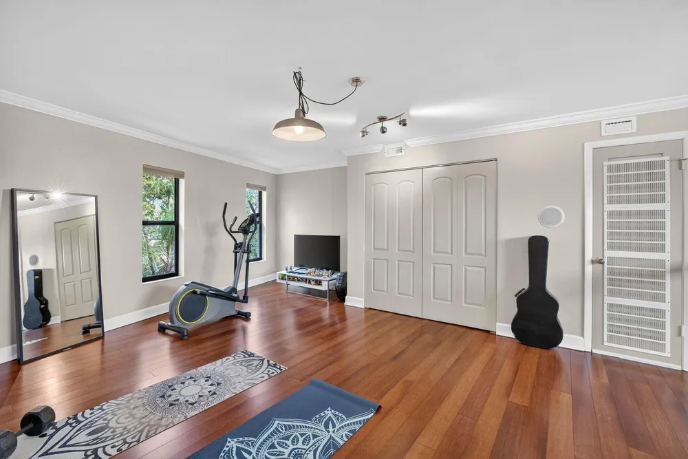 3000 NE 8th Terrace, Oakland Park, FL 33334