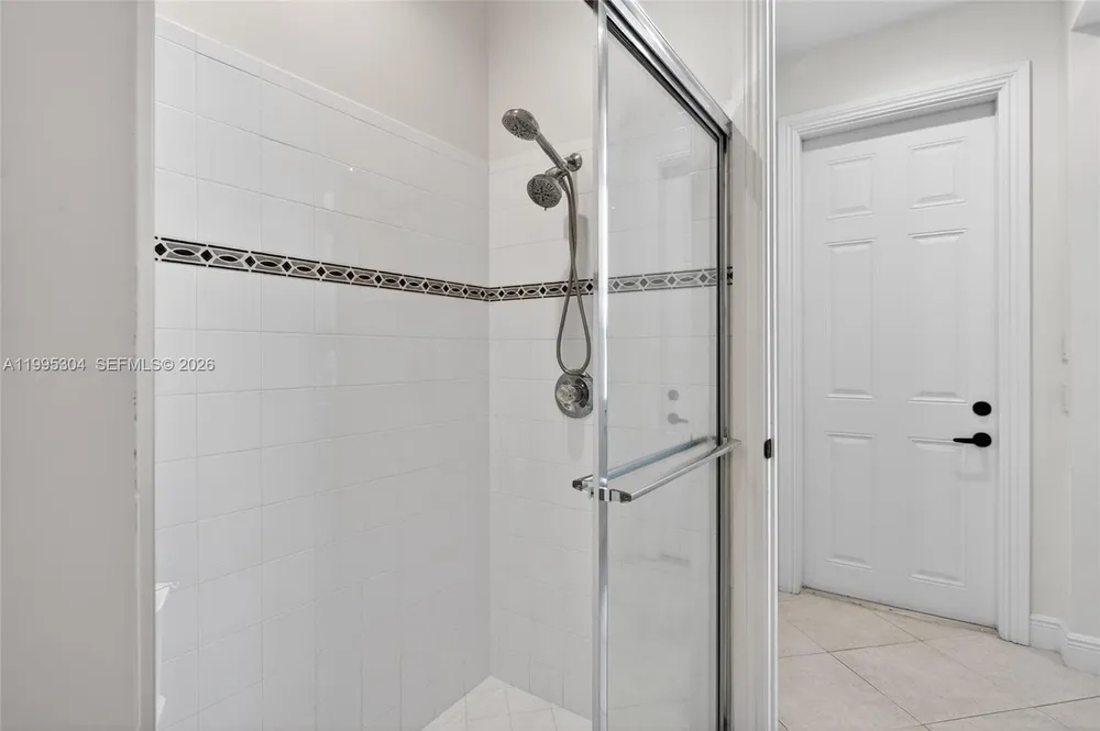 1396 Victoria Isle Dr, Weston, FL 33327