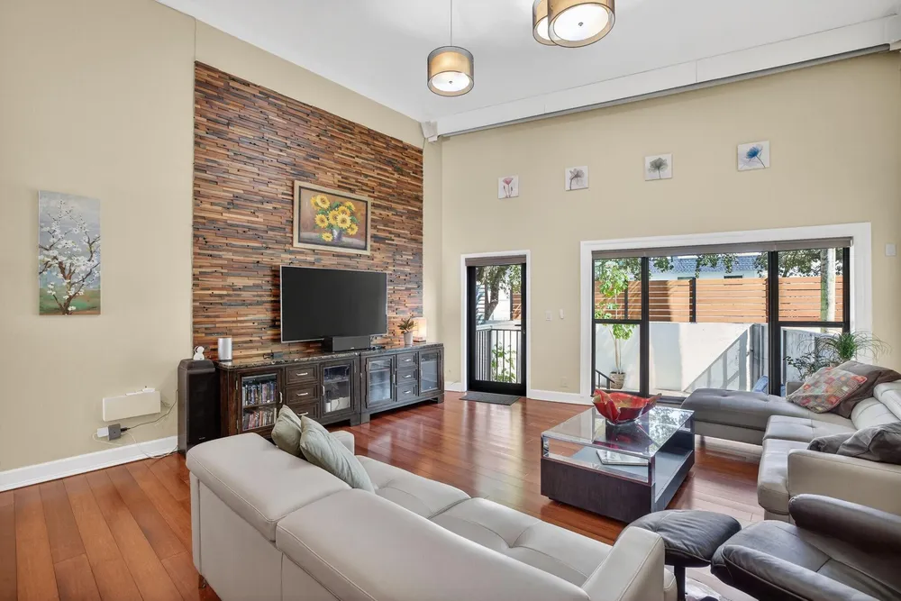3000 NE 8th Terrace, Oakland Park, FL 33334