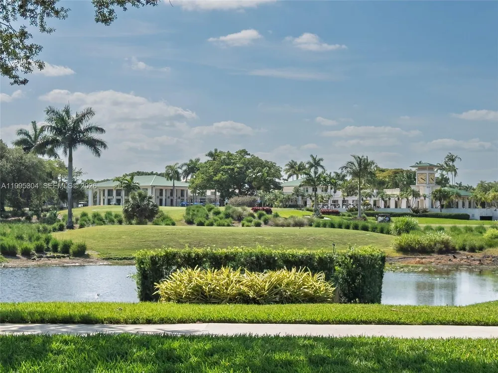 1396 Victoria Isle Dr, Weston, FL 33327