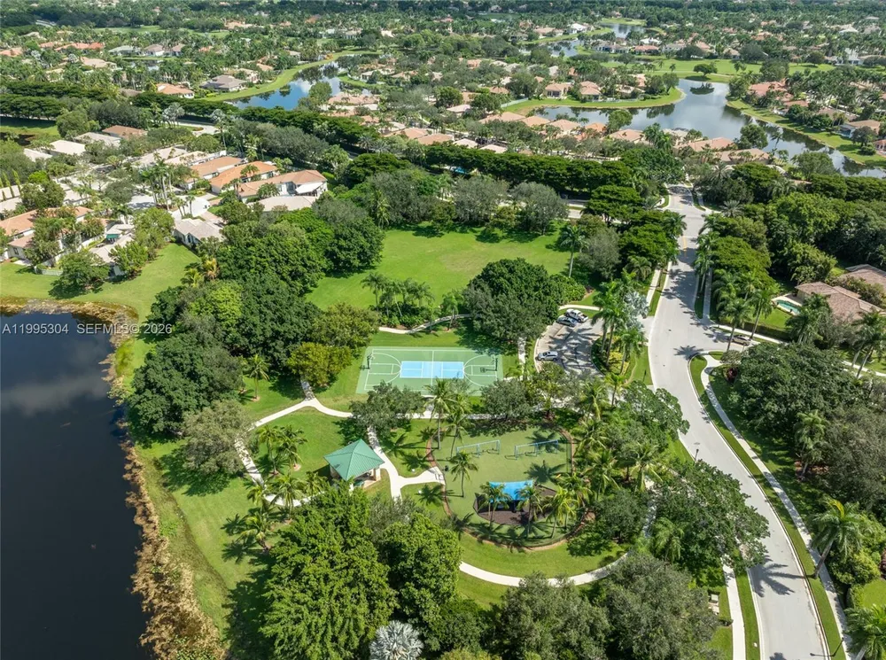 1396 Victoria Isle Dr, Weston, FL 33327