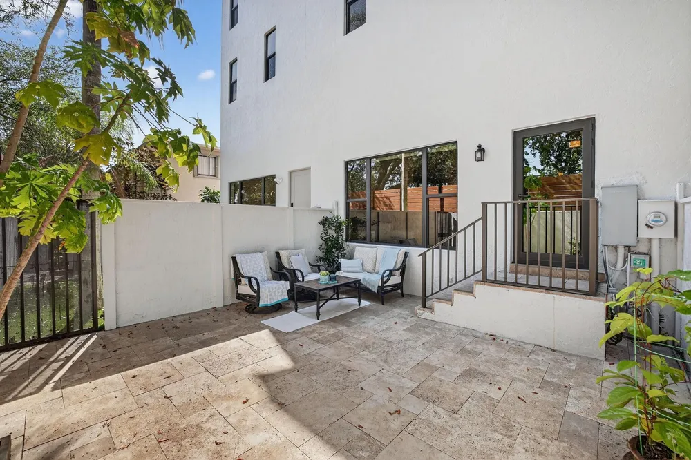 3000 NE 8th Terrace, Oakland Park, FL 33334