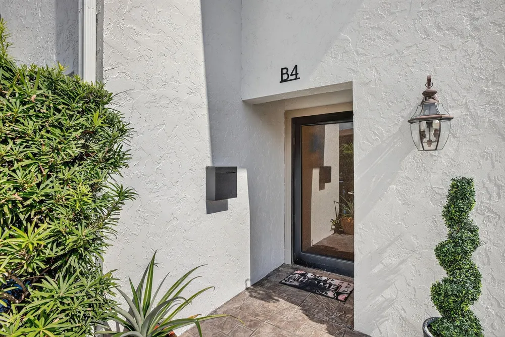 3000 NE 8th Terrace, Oakland Park, FL 33334