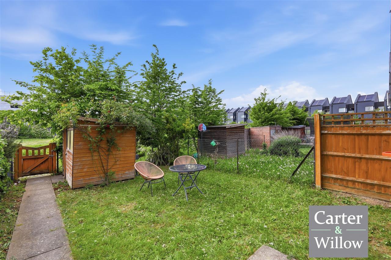 Davey Gardens, Barking, Essex Image 17
