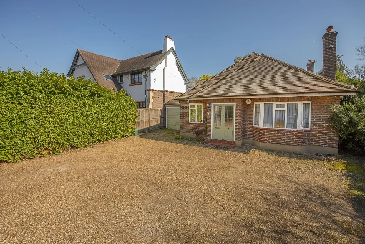Hampton, TW12 photo 1