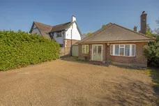 Hampton, TW12 photo 1
