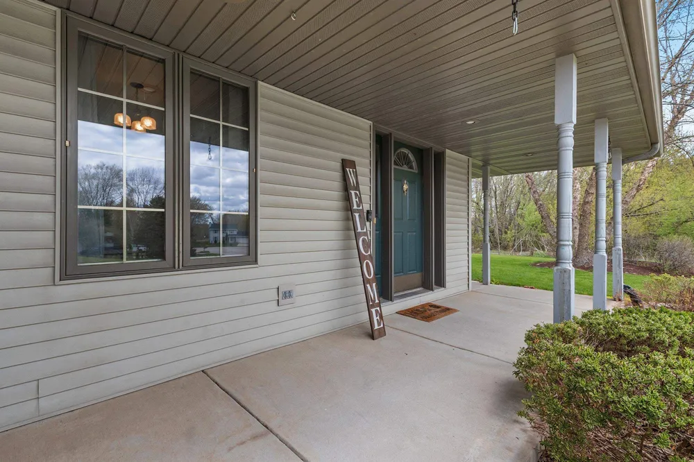 1354 Camelot Ct, Oneida, WI 54155