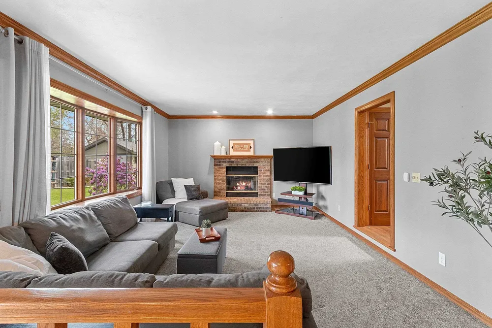 1354 Camelot Ct, Oneida, WI 54155